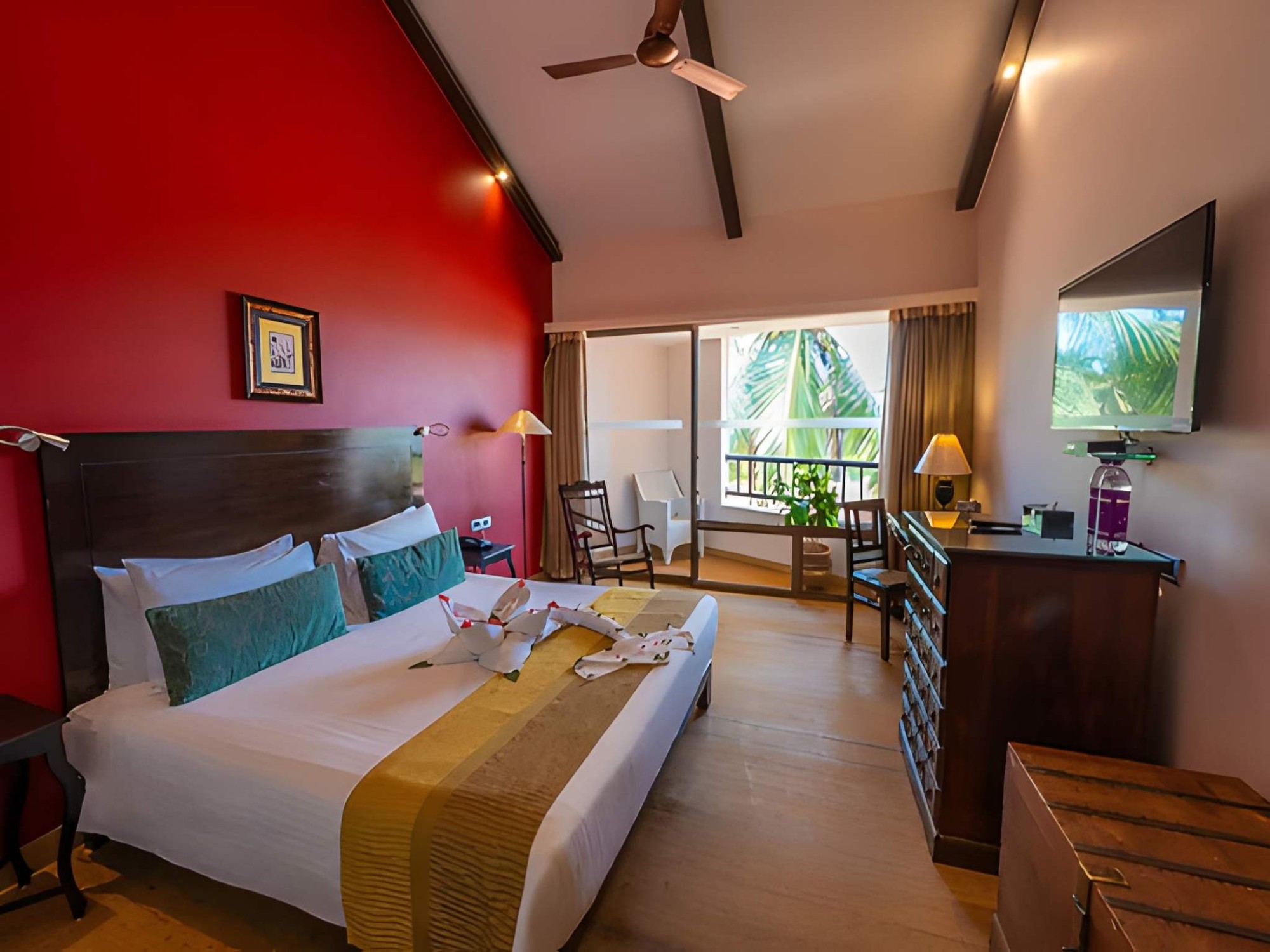 Deluxe King Bed with Balcony and Bathtub